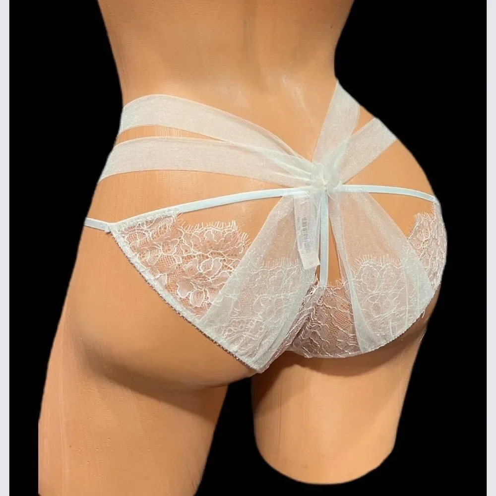 Victorias Secret Sexy Sheer Floral Lace Cheekini Panty off white Small